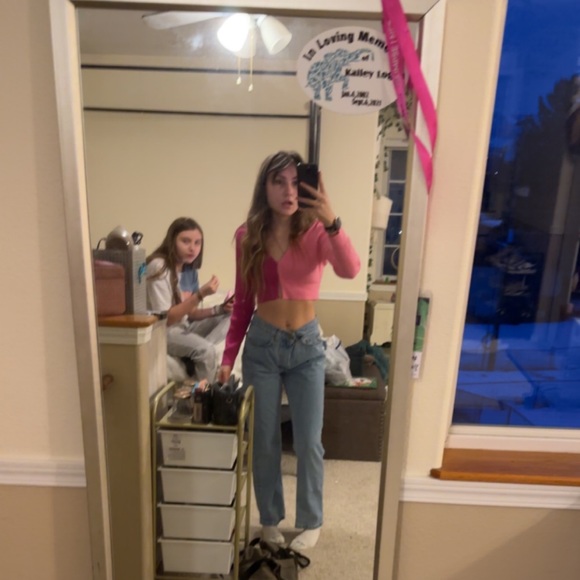 Meet your Posher, Hailey - Picture 3 of 8